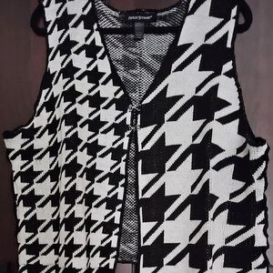 Ashley Stewart Black and White Houndstooth Vest